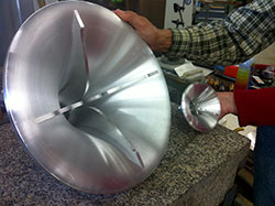 Cryogenic feed horns